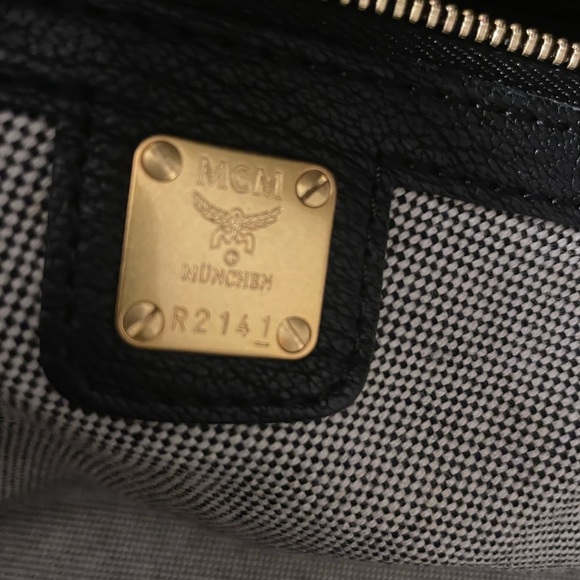 MCM LEATHER HANDBAG like new this bag is in EXCELLENT CONDITION W17 x L 12 - Picture 7 of 8